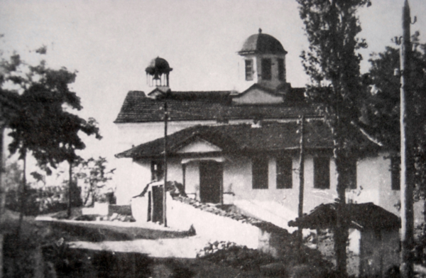 Старото училище в двора на черквата - 1925г.